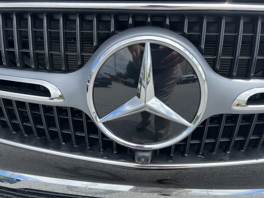 2025 Mercedes Benz GLC 300 photo 1