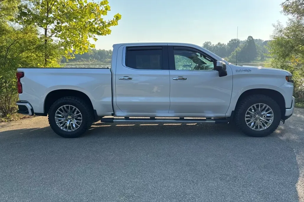 2019 Chevrolet Silverado 1500 High Country photo 1