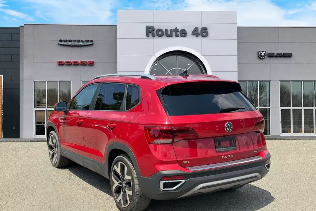2022 Volkswagen Taos SEL photo 1