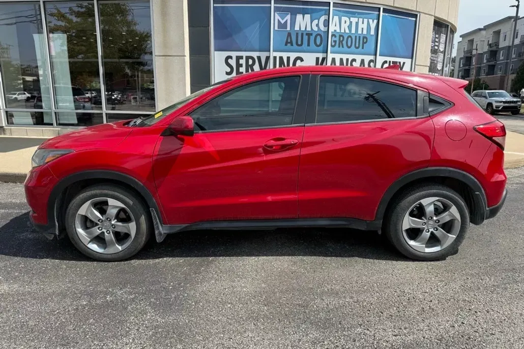2017 Honda HR-V LX photo 1