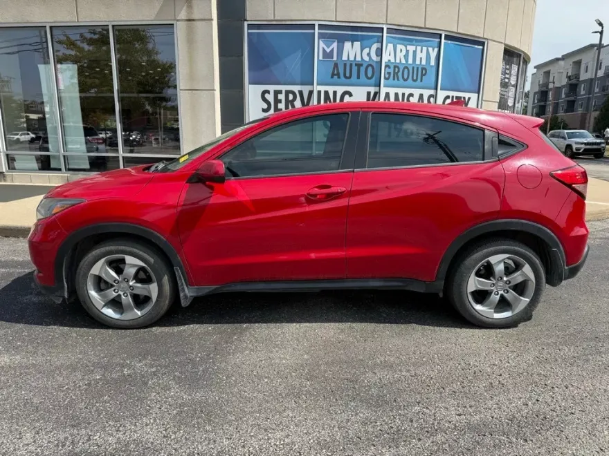 2017 Honda HR-V LX photo 1