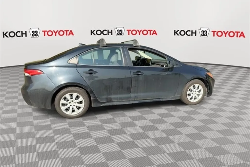 2020 Toyota Corolla LE photo 1