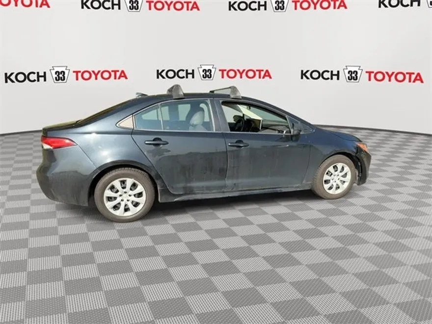 2020 Toyota Corolla LE photo 1
