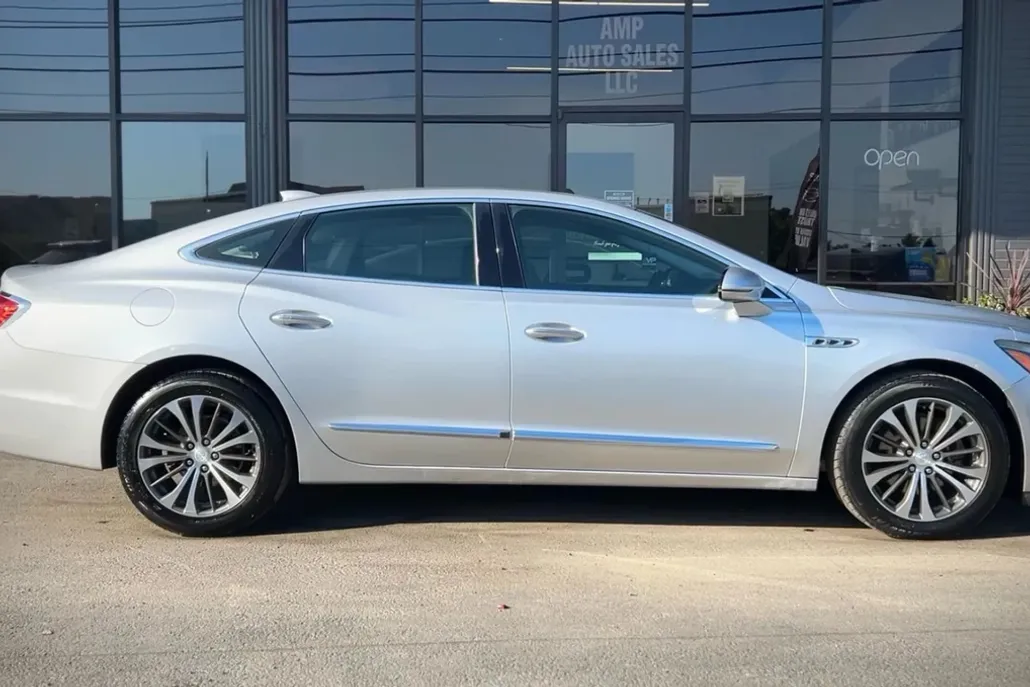 2017 Buick LaCrosse Essence photo 1