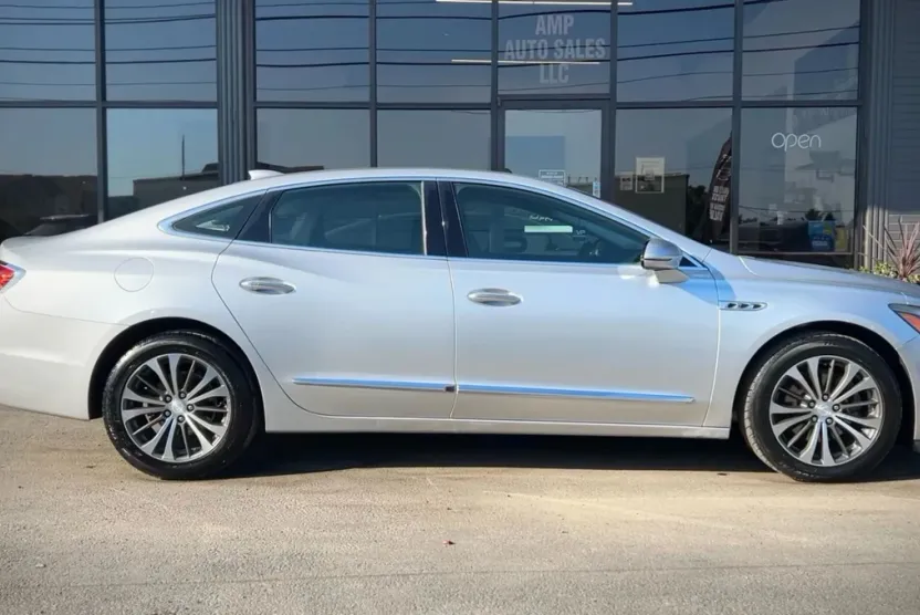 2017 Buick LaCrosse Essence photo 1