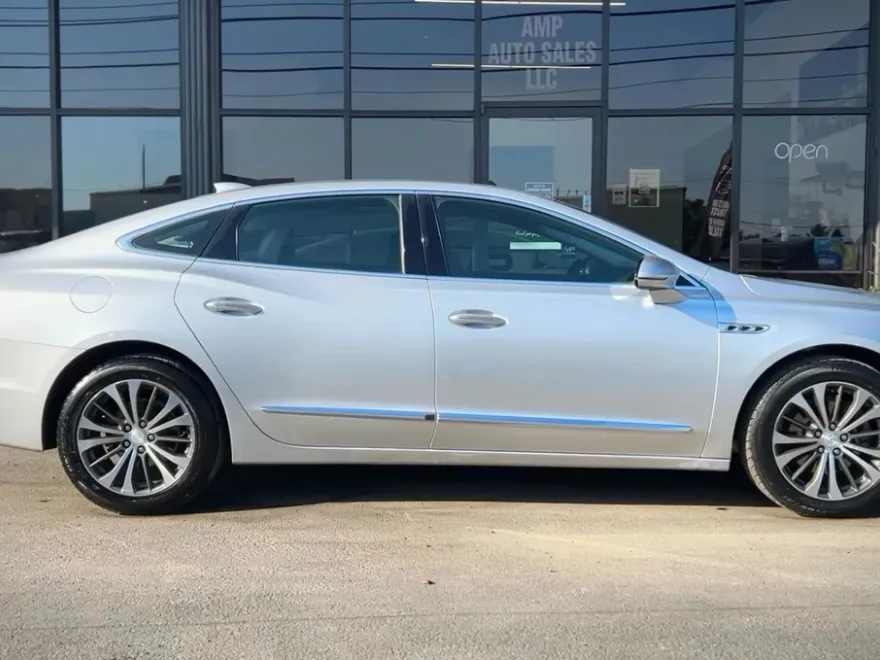 2017 Buick LaCrosse Essence photo 1