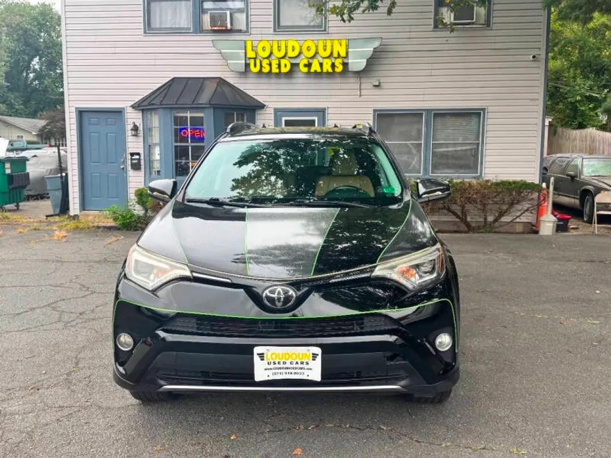 2018 Toyota RAV4 Limited photo 1