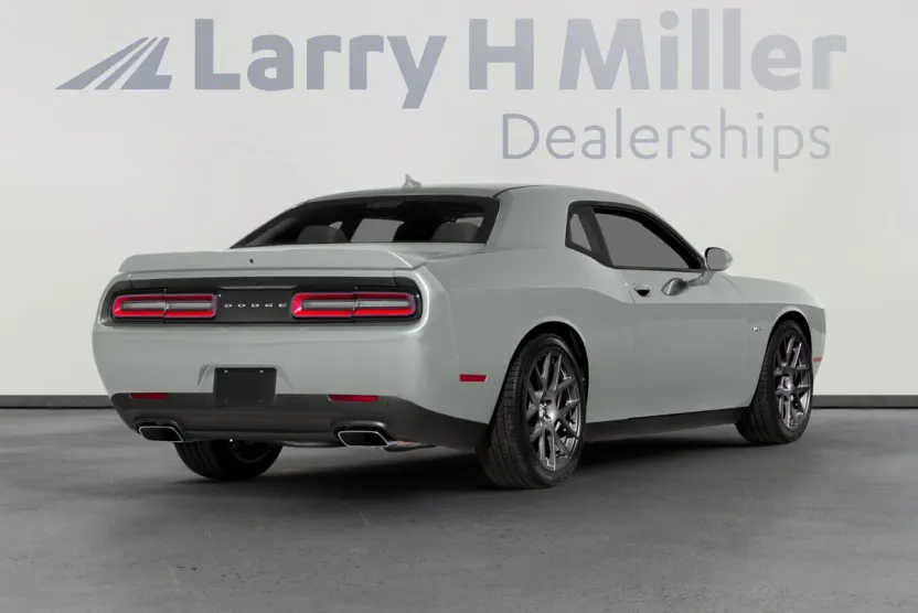 2016 Dodge Challenger SXT Plus photo 1