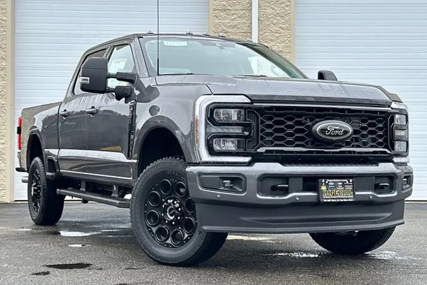 2025 Ford F-350 Lariat photo 1