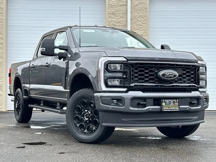 2025 Ford F-350 Lariat photo 1