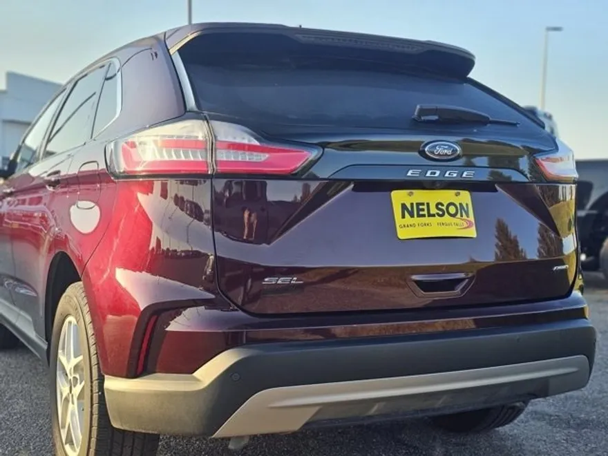 2023 Ford Edge SEL photo 1