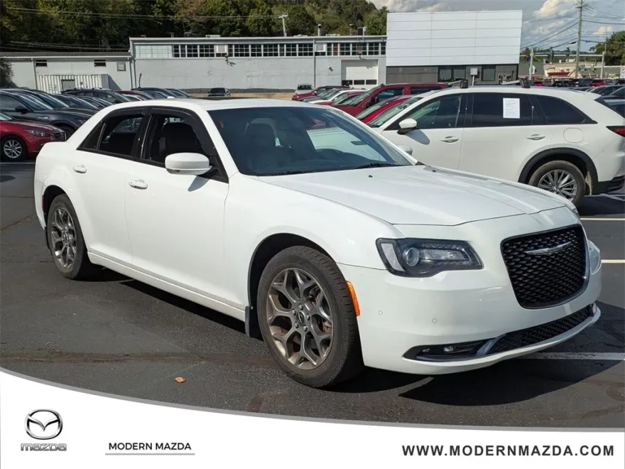 2017 Chrysler 300 S photo 1