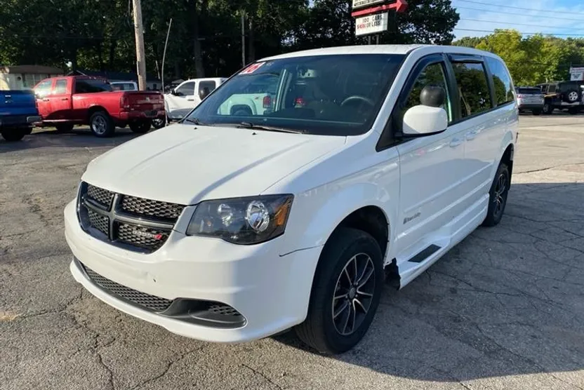 2016 Dodge Grand Caravan SE photo 1