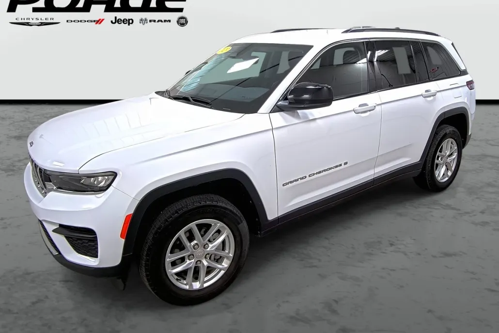 2023 Jeep Grand Cherokee Laredo photo 1