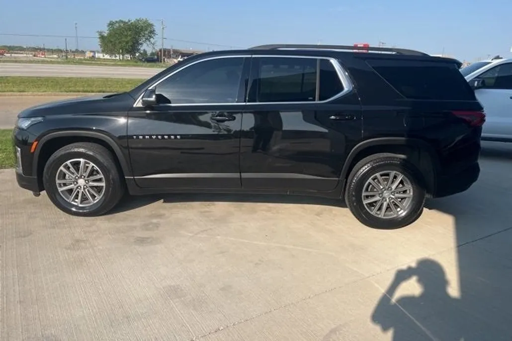 2023 Chevrolet Traverse Leather photo 1