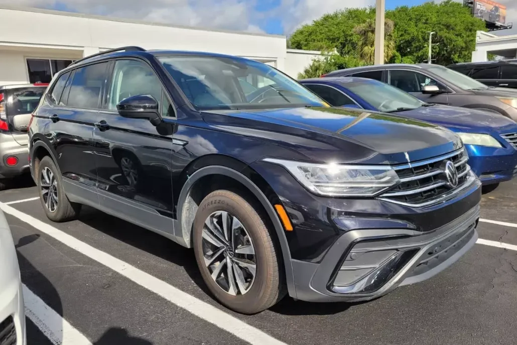 2022 Volkswagen Tiguan S photo 1