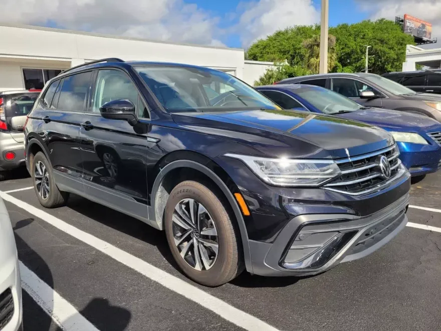 2022 Volkswagen Tiguan S photo 1