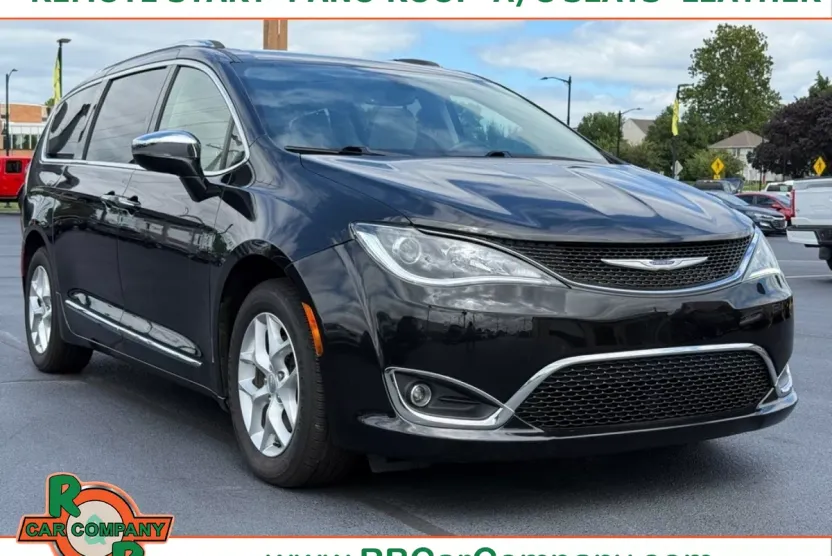 2020 Chrysler Pacifica Limited photo 1