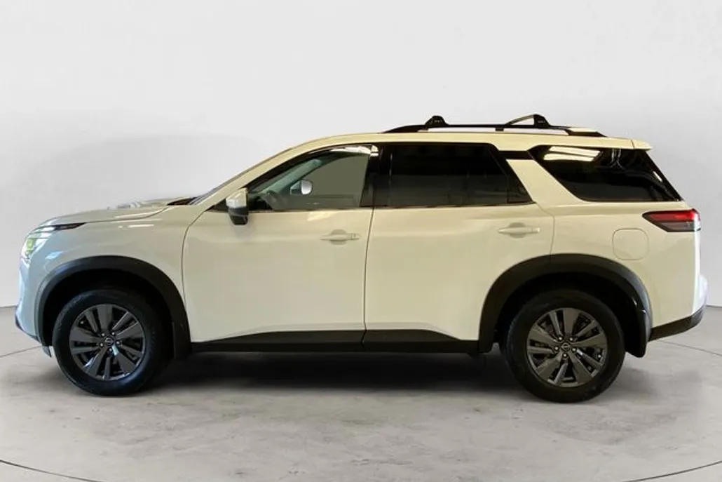 2022 Nissan Pathfinder SV photo 1