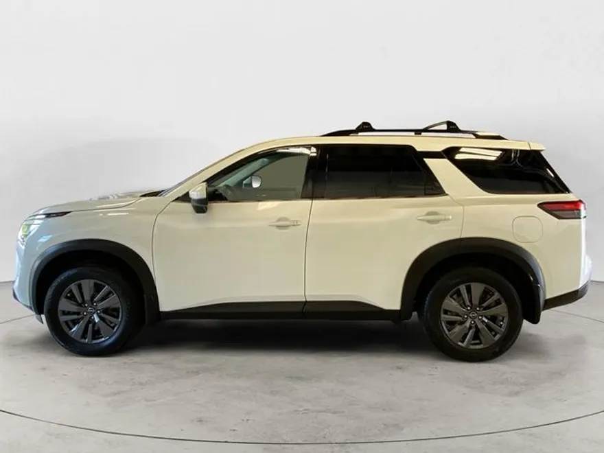 2022 Nissan Pathfinder SV photo 1