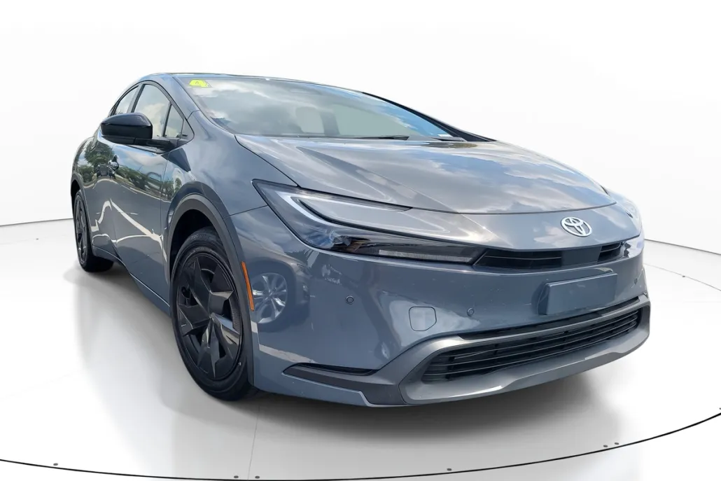 2024 Toyota Prius LE photo 1