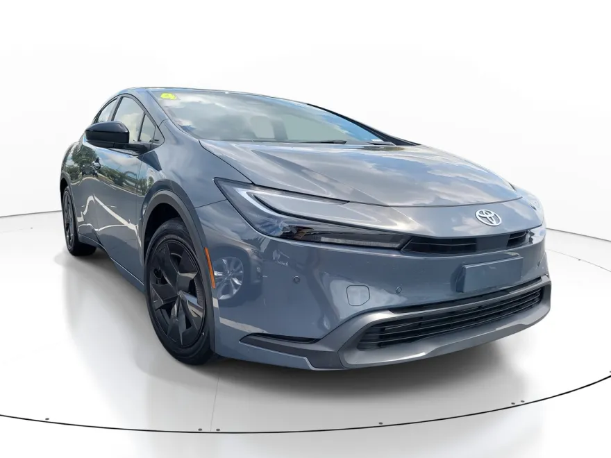 2024 Toyota Prius LE photo 1