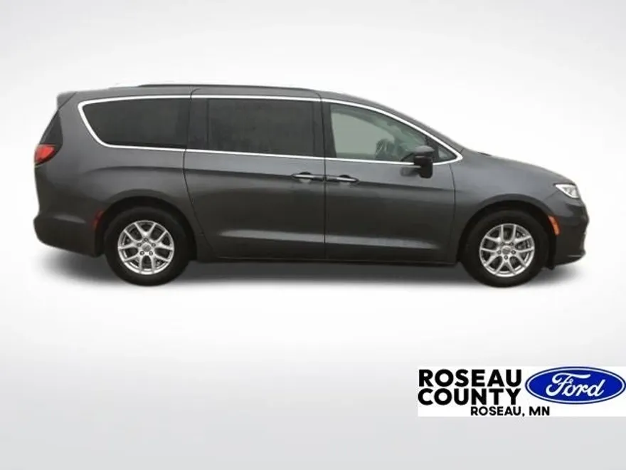 2021 Chrysler Pacifica Touring L photo 1