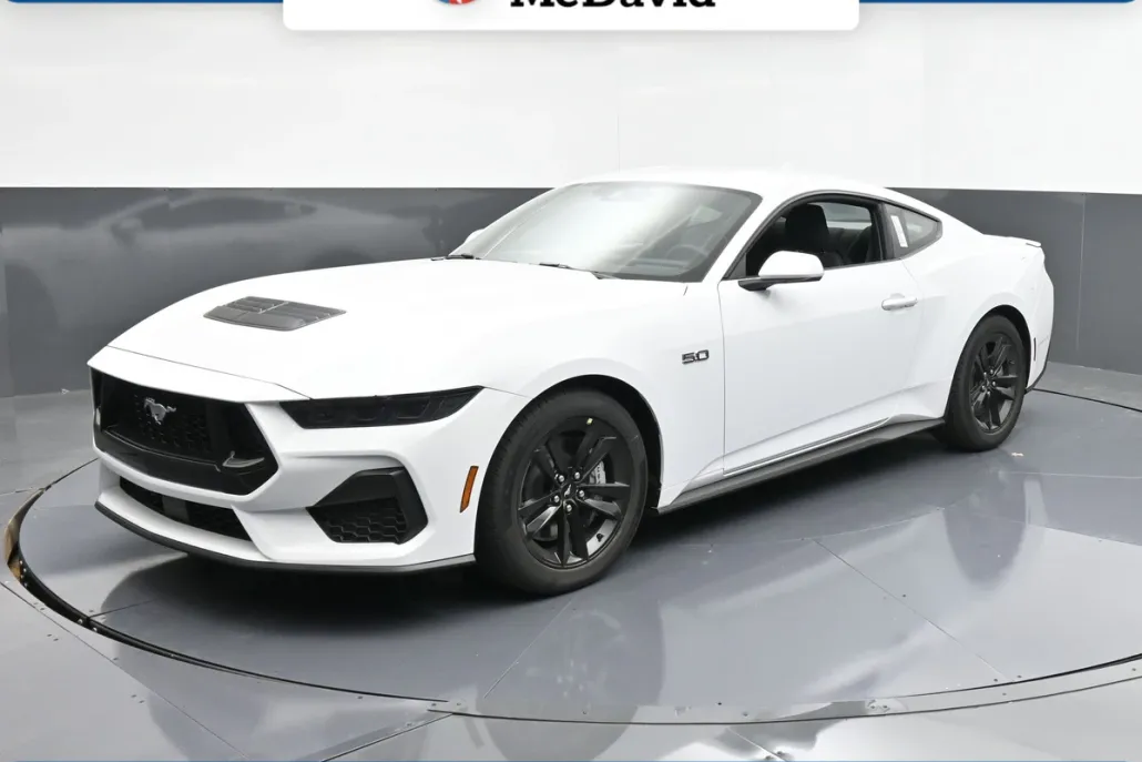 2025 Ford Mustang GT photo 1