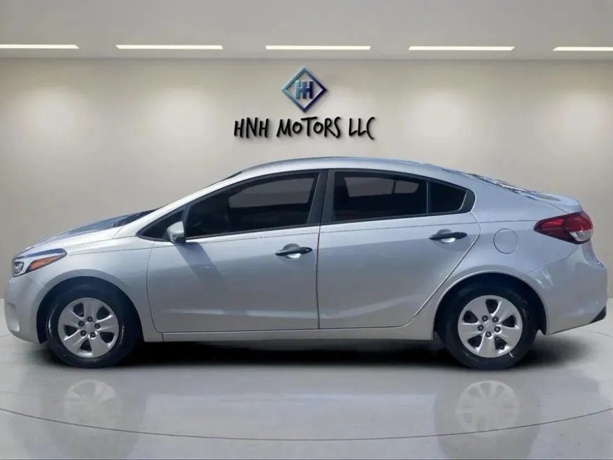 2017 Kia Forte LX Base photo 1