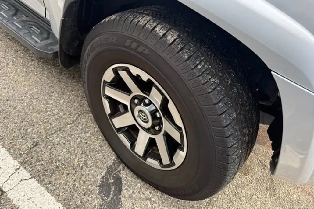 2023 Toyota 4Runner TRD Off-Road photo 1