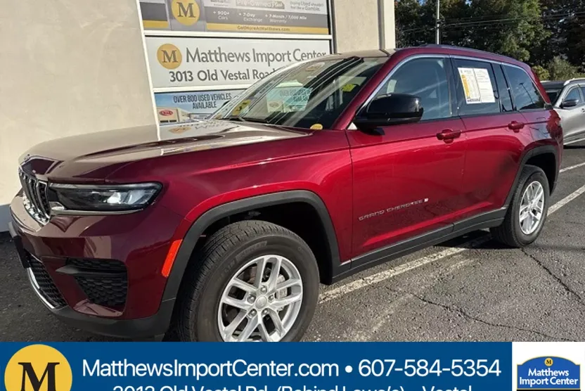 2023 Jeep Grand Cherokee Laredo photo 1