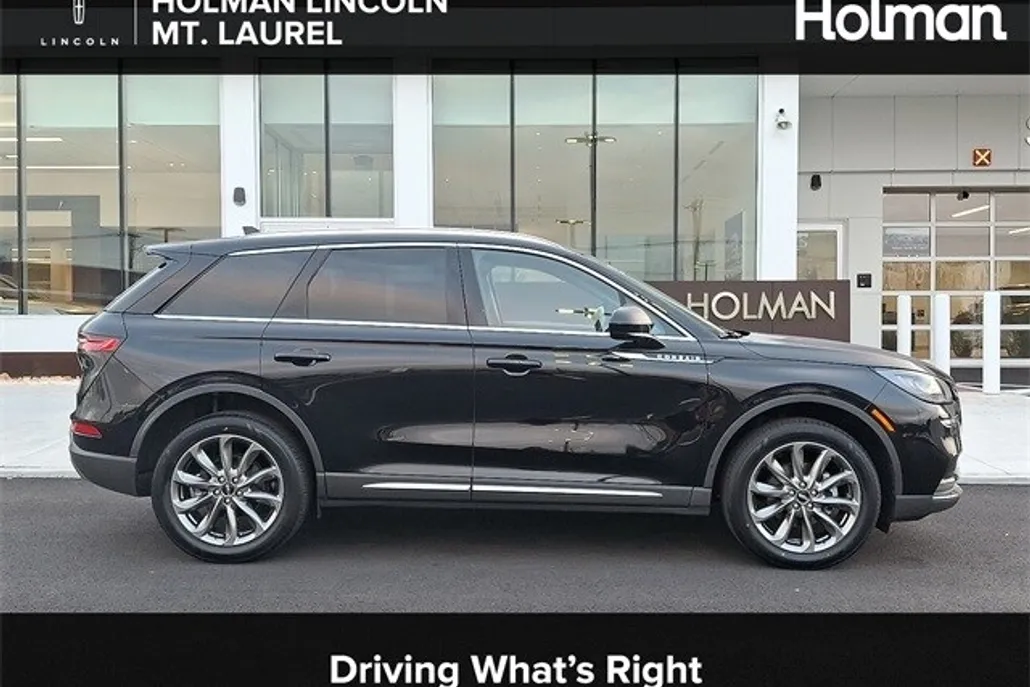 2022 Lincoln Corsair Standard photo 1