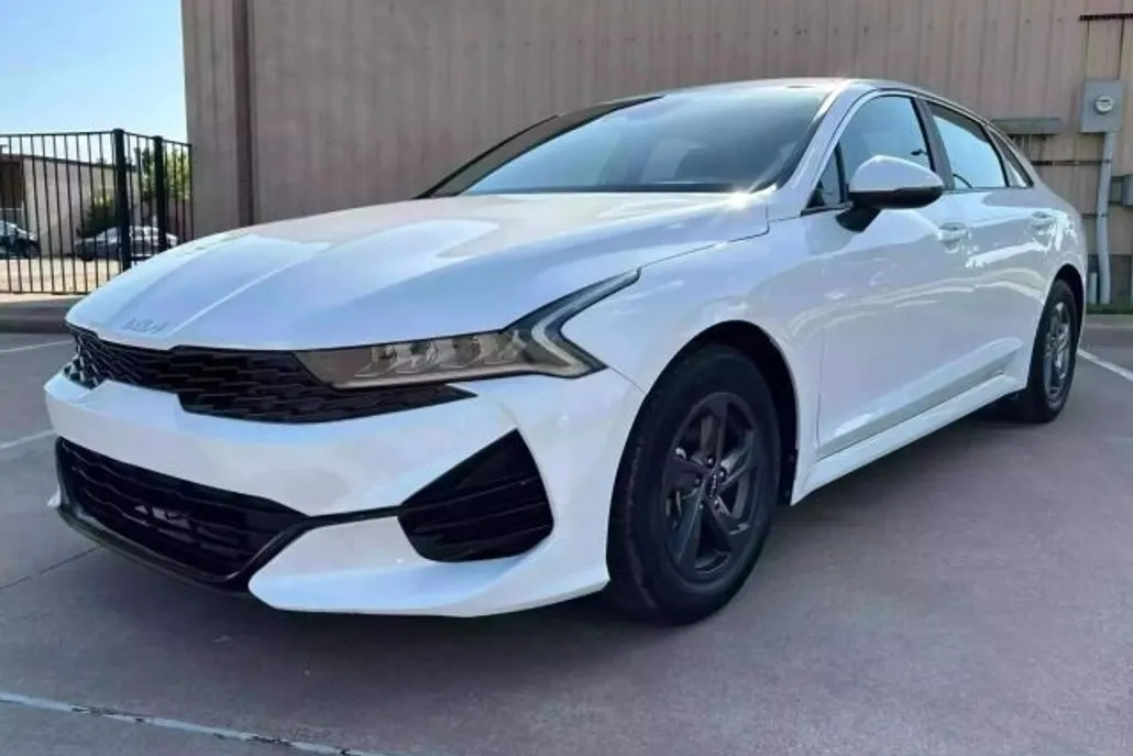 2023 Kia K5 LXS photo 1
