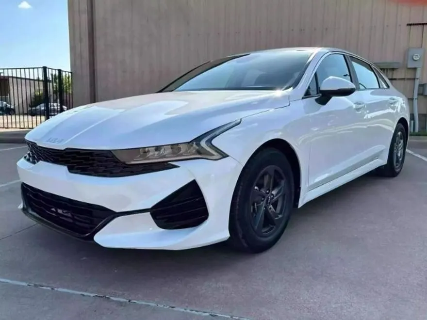 2023 Kia K5 LXS photo 1