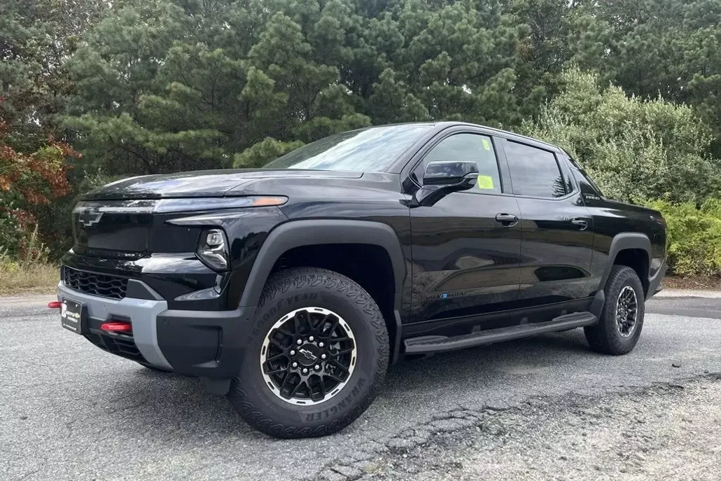 2026 Chevrolet Silverado EV Trail Boss photo 1