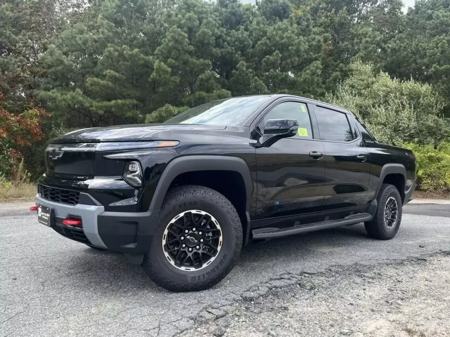 2026 Chevrolet Silverado EV Trail Boss photo 1