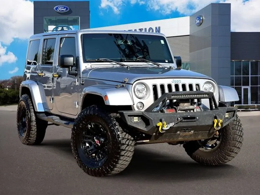 2017 Jeep Wrangler Unlimited Sahara photo 1