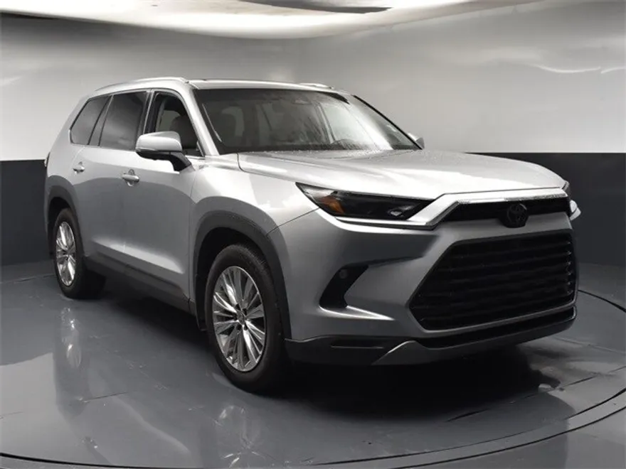 2024 Toyota Grand Highlander Platinum photo 1