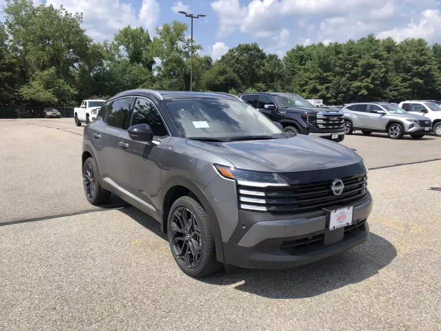 2025 Nissan Kicks SR photo 1