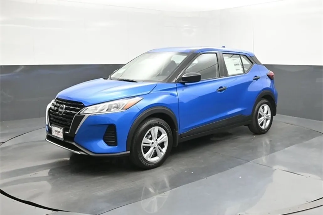 2025 Nissan Kicks Play S photo 1