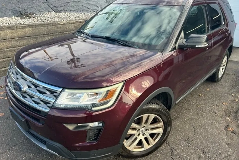 2018 Ford Explorer XLT photo 1
