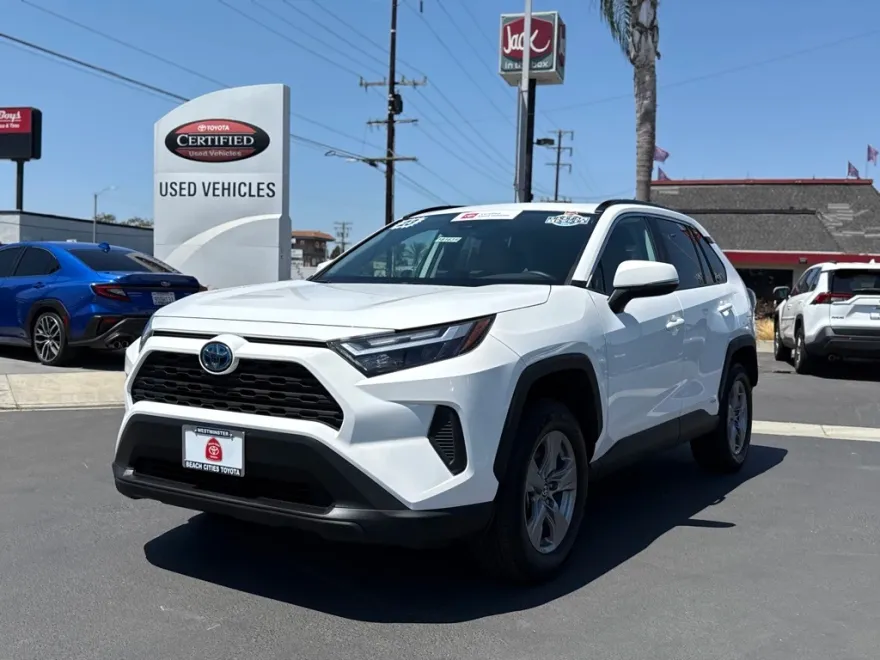 2023 Toyota RAV4 Hybrid XLE photo 1