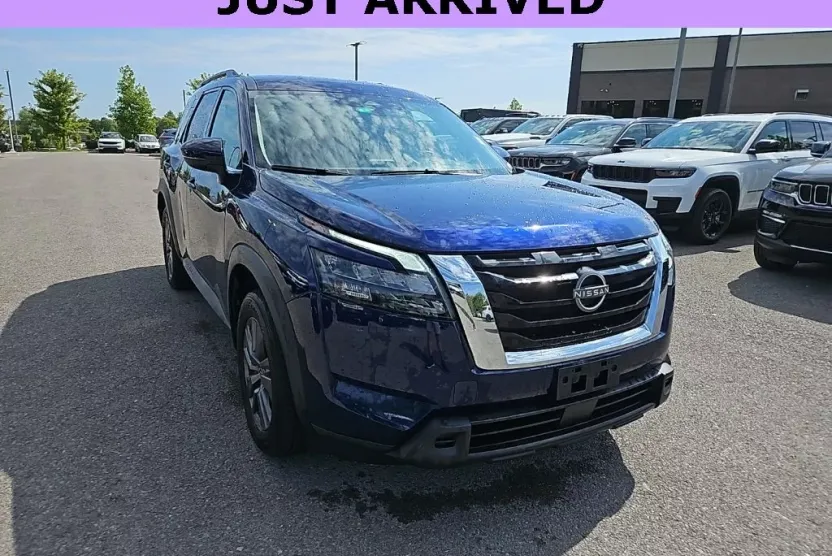 2024 Nissan Pathfinder SV photo 1