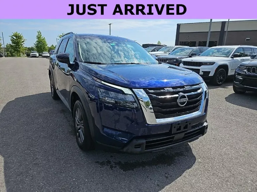 2024 Nissan Pathfinder SV photo 1