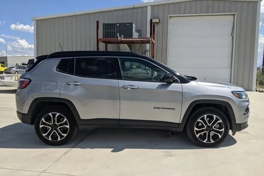 2023 Jeep Compass Limited photo 1