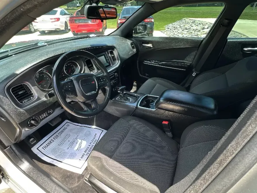 2016 Dodge Charger SE photo 1