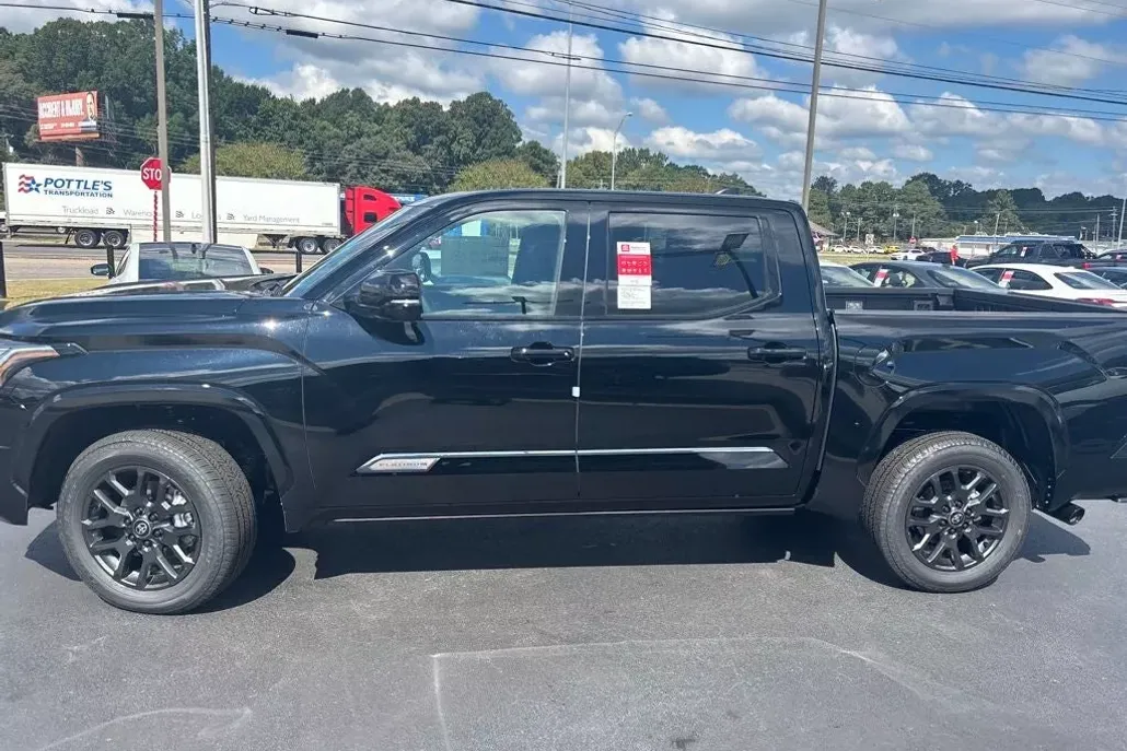 2026 Toyota Tundra Platinum photo 1