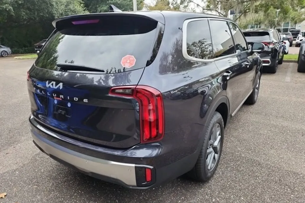2025 Kia Telluride LX photo 1