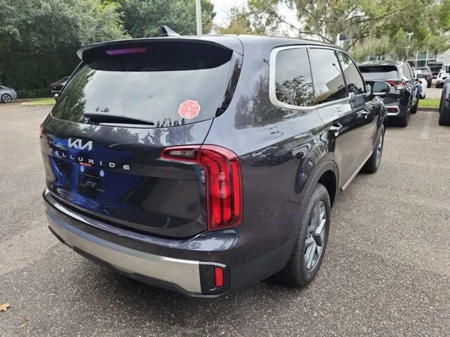 2025 Kia Telluride LX photo 1