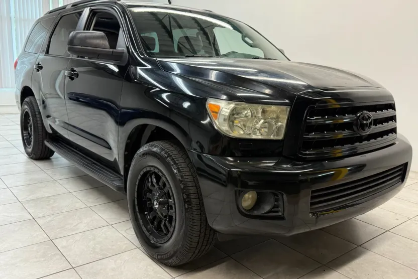 2013 Toyota Sequoia SR5 Sport photo 1